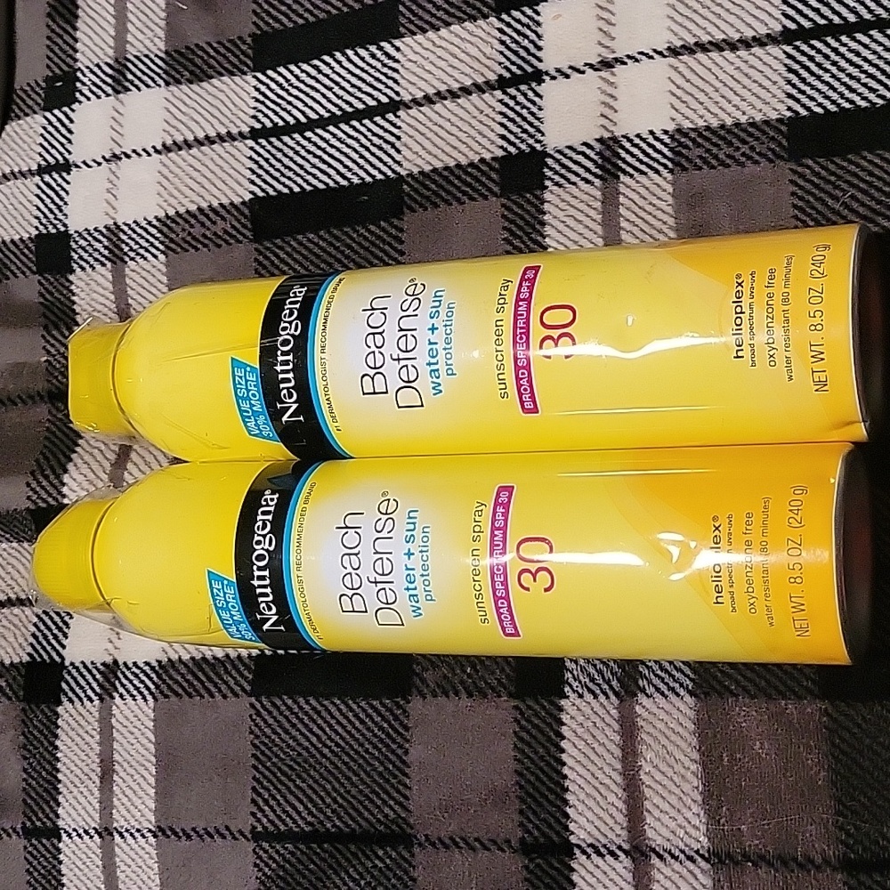 Neutrogena Beach Defense Sunscreen Spray, SPF 30+, 2 Count of 8.5 oz